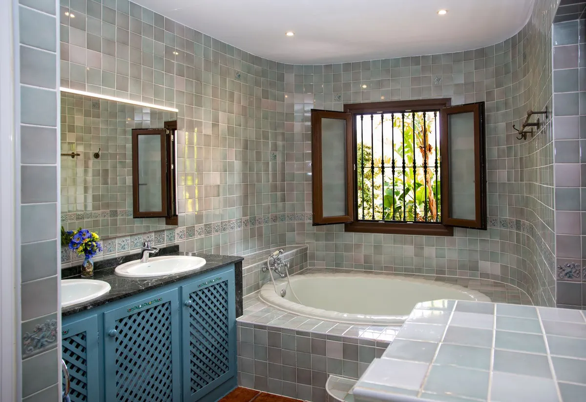 b310ddb0-24f5-47af-8a06-1b3a92b41ec5