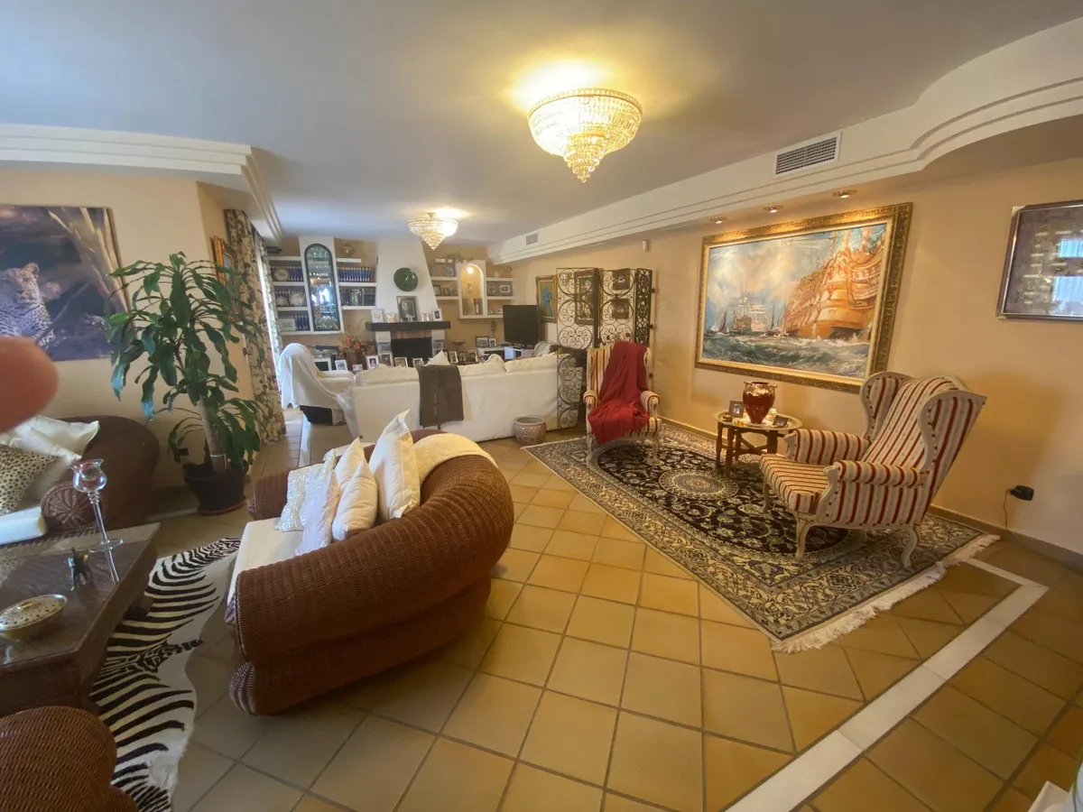 4c18e198-9f7c-407d-9f65-9bcb2251dd5e