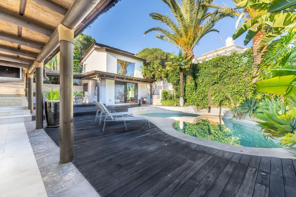 18f12eae-b86f-4c73-a89a-32c8c9a9a26e