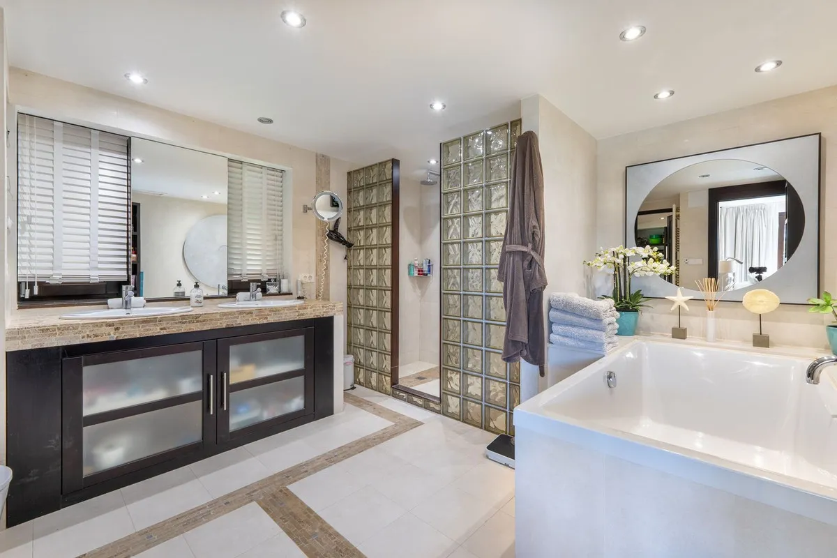 58815874-f2a3-459f-b567-44c224c67528