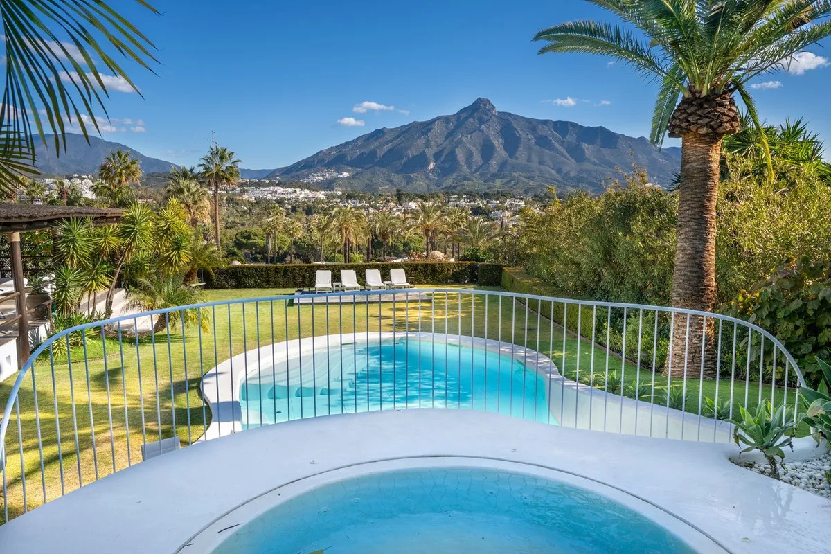 c2716d74-37c1-4acc-a2a3-cbd24489fbc6