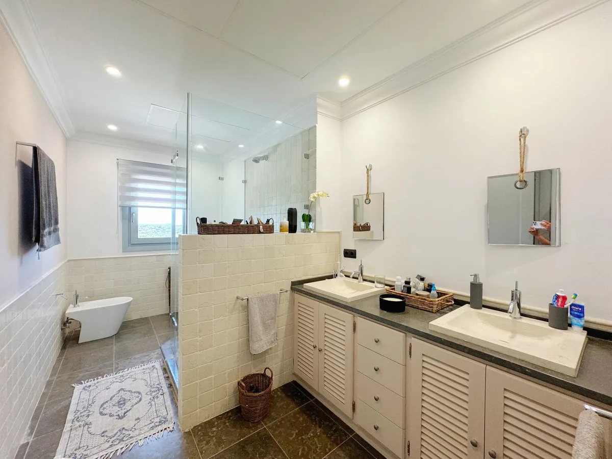 0aa52601-bf7c-4889-a82a-a7f1086feaeb