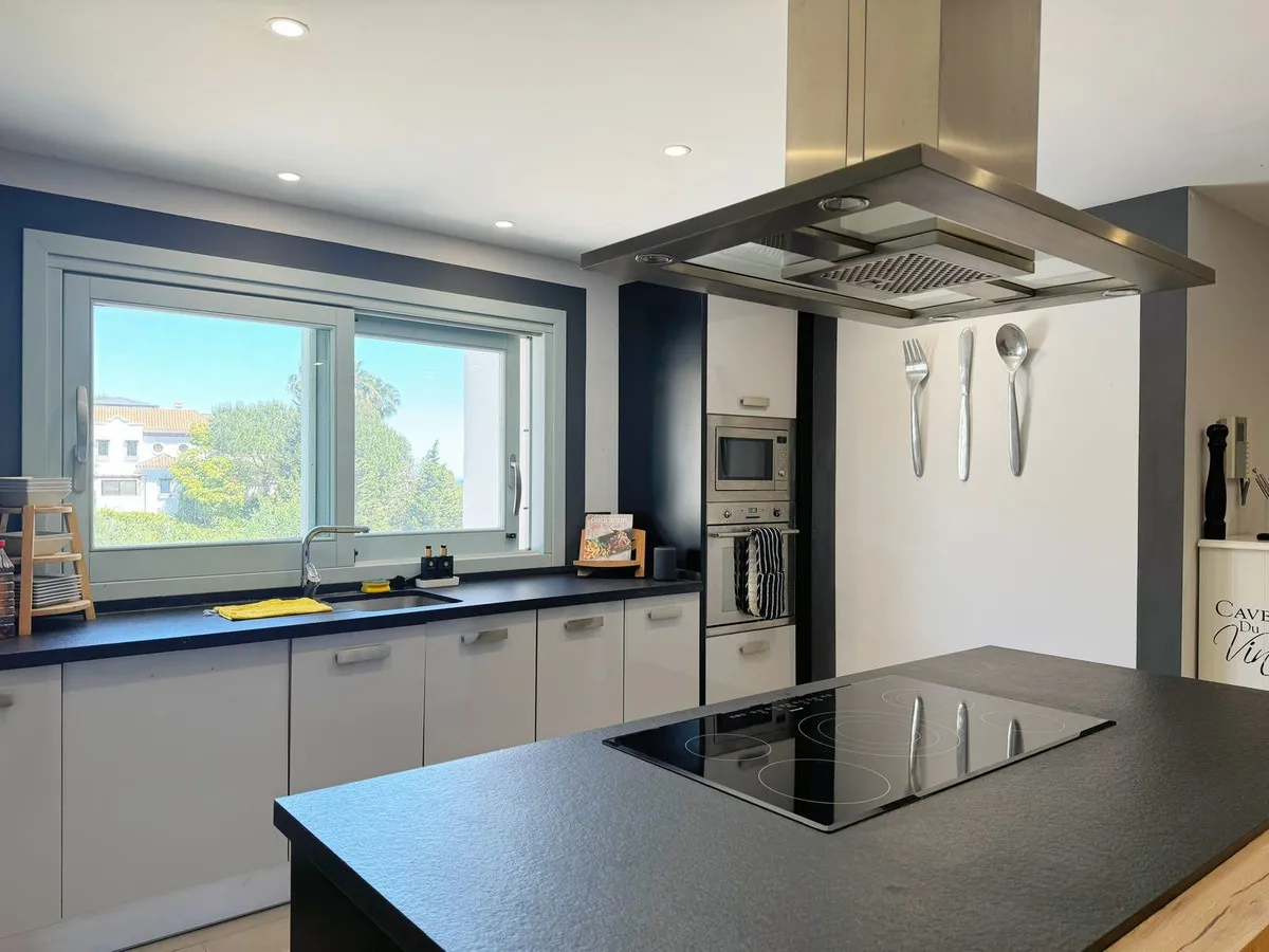 9a66eed0-5836-438b-a2e5-4096fffbec82