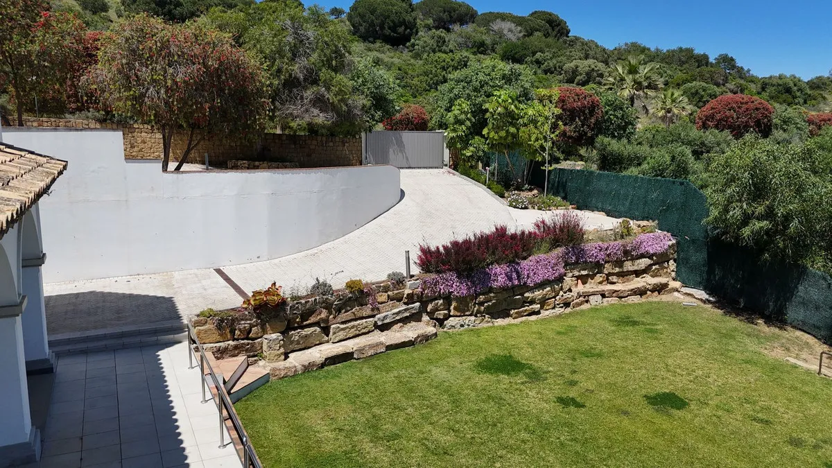 c09e9199-3957-4d98-9142-43f9f9933e86