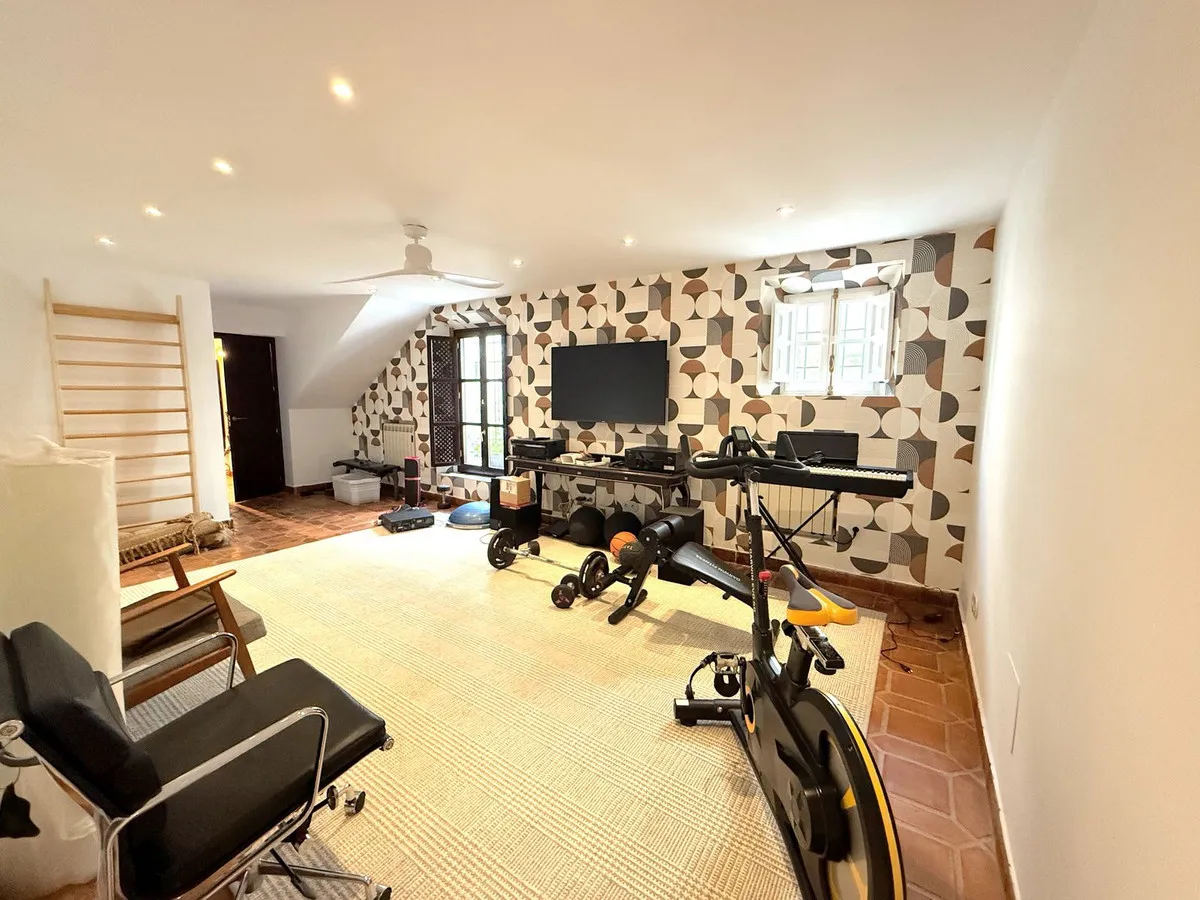 ab9b84da-66b4-4845-bd72-b2fd5e3db093