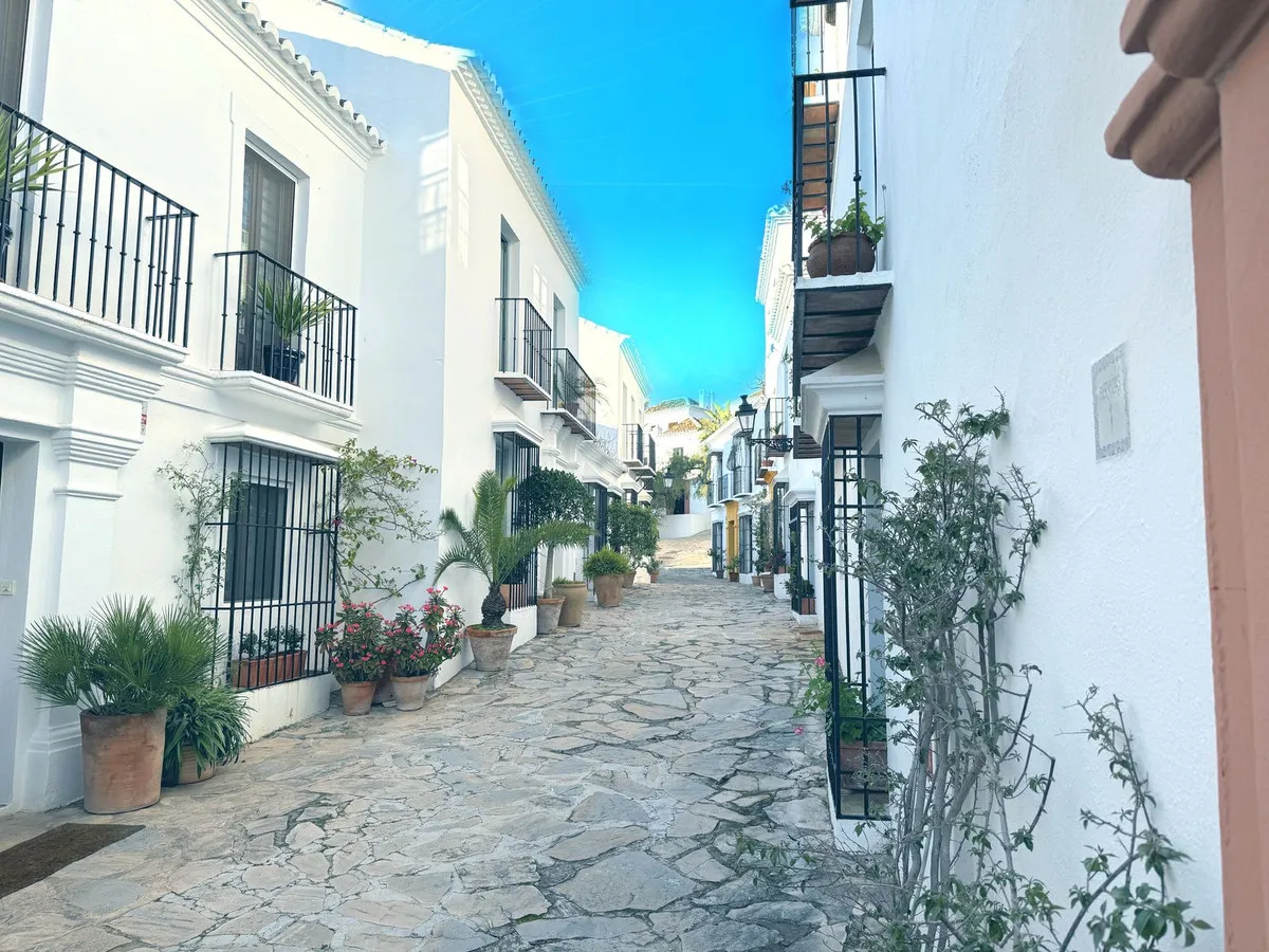 b1745416-c518-40ed-aa0d-4533a5df34a9