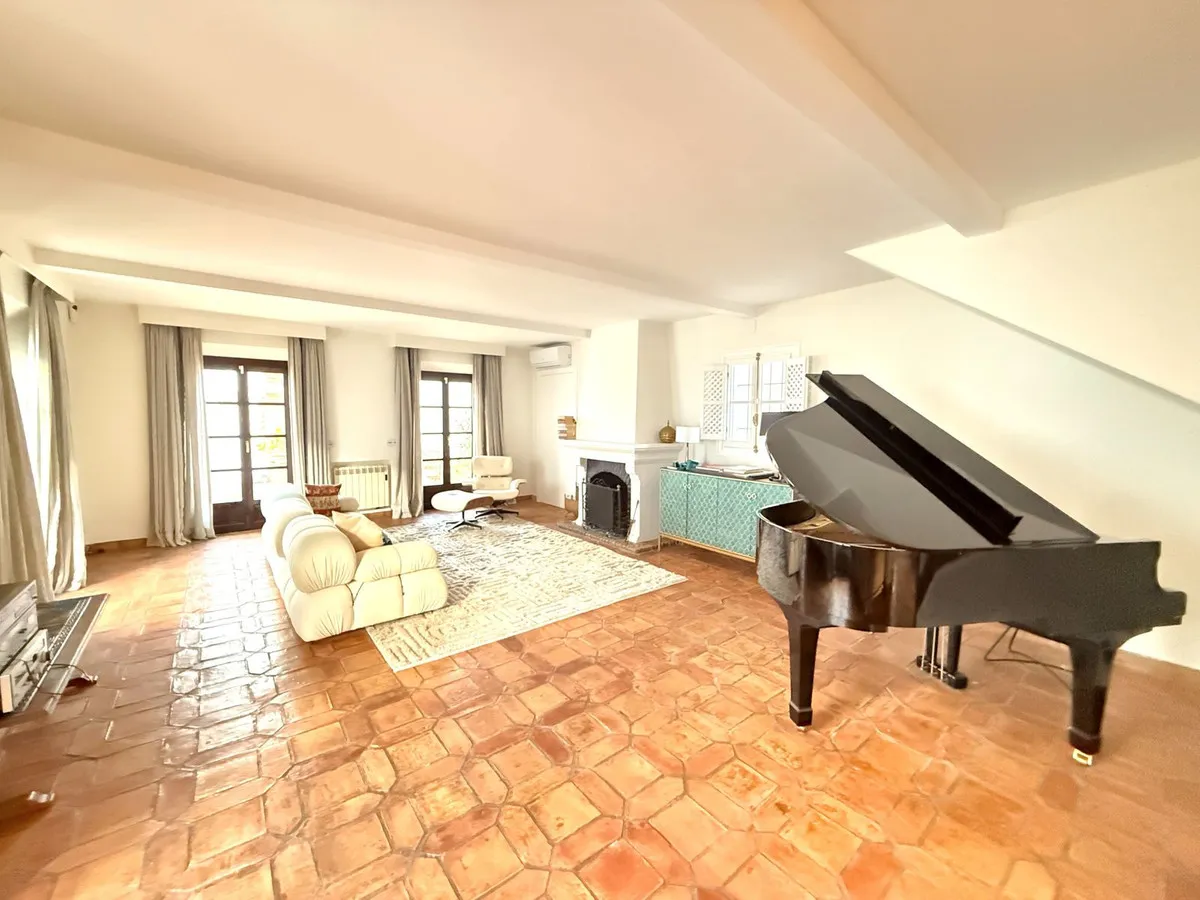 e386a64c-80d6-436c-a1c1-a53fec7a695f