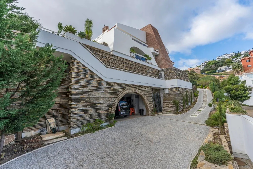 16c5c71f-9c1f-49ab-a496-794c91d21cd7