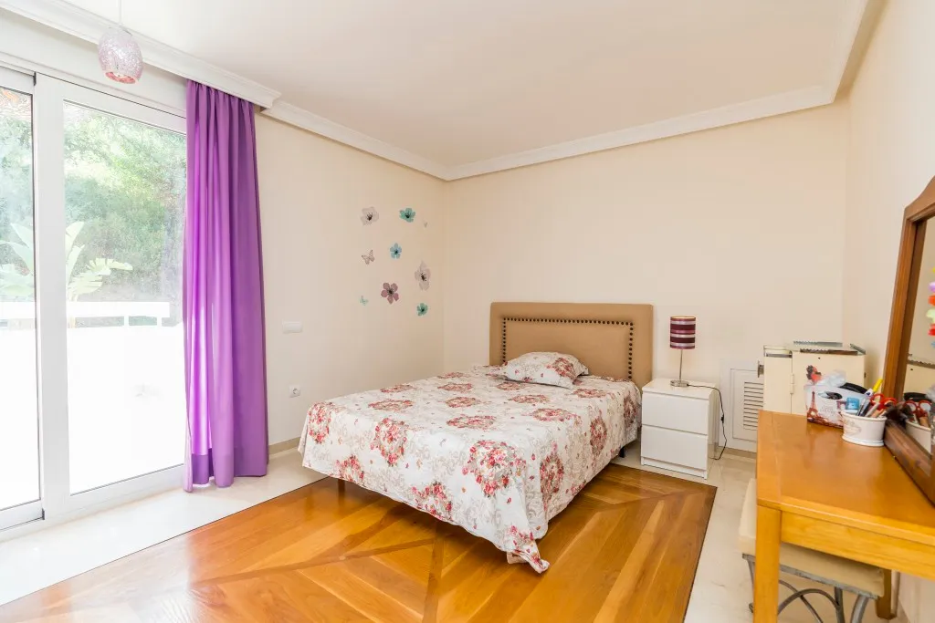 5aa5aedb-4cf7-42ee-aea1-6fa74fdd2292