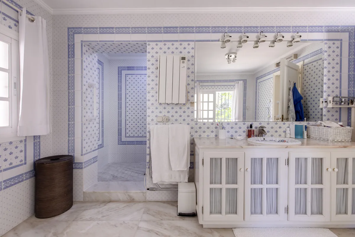 977b1d86-7b7d-45af-a121-69d0e4728912