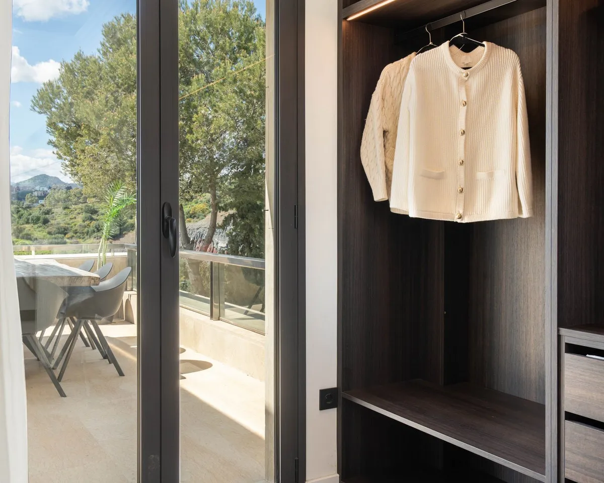 18855800-ea4d-40f8-ba0a-b0b71a4c3e2a