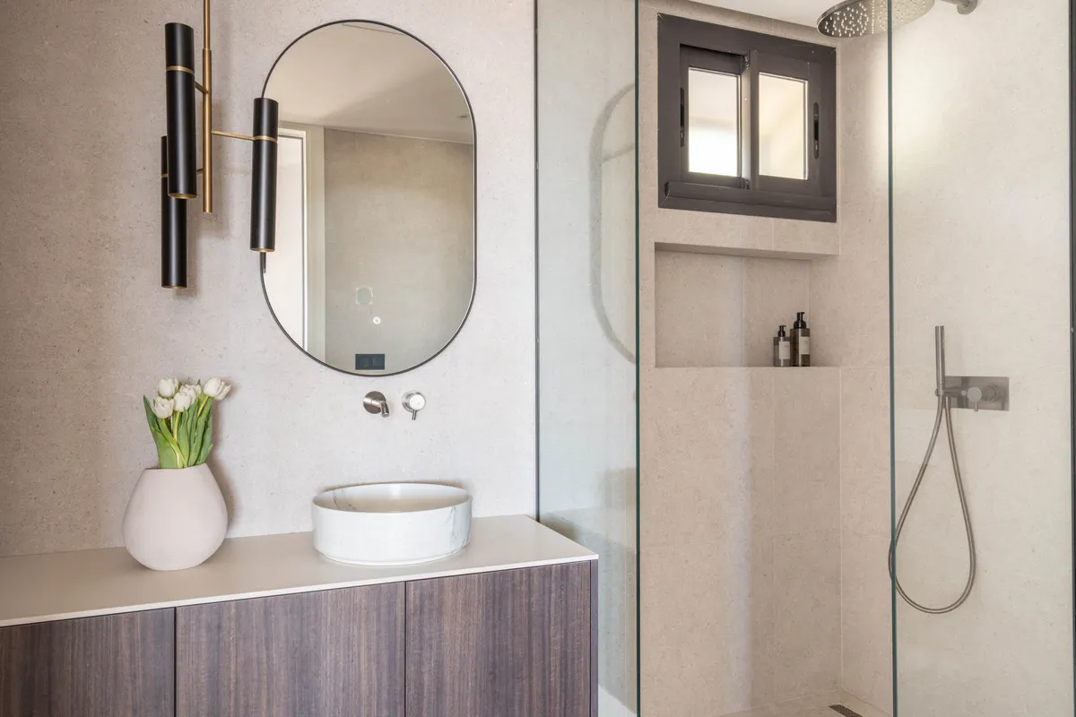 d570de13-7b48-43c1-a04c-050e7d10a9a0