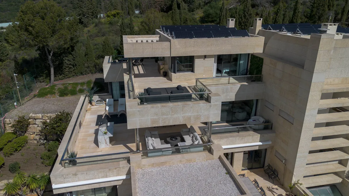 e049b41f-afb5-4c90-a210-304ae97f5f94