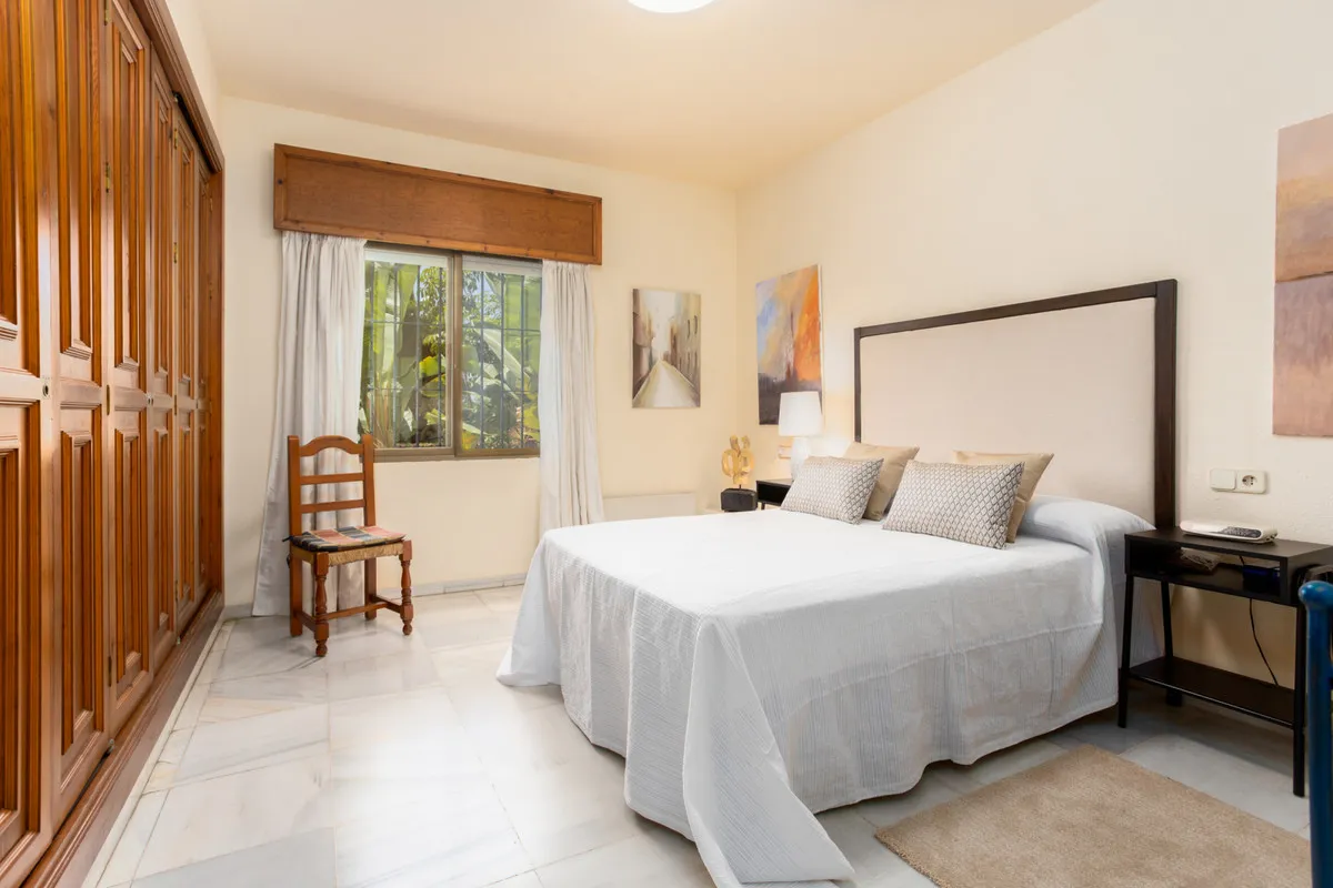 70e7004c-fffa-4127-87f0-aa036d881e06