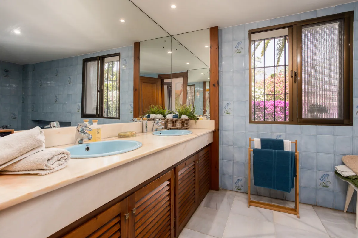 f61c1908-981a-4b05-8dff-a77f7887c796