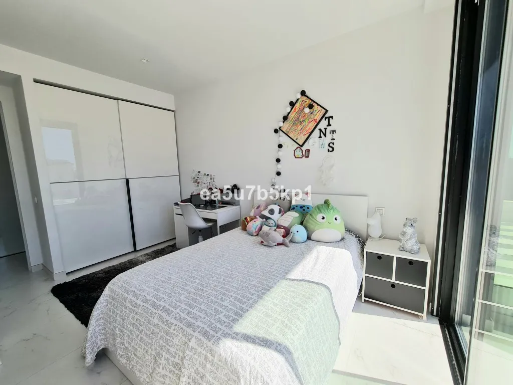 12b43f11-b719-42e9-8ccf-8f095e0f2ffb