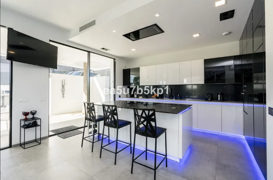 9c5e1043-5025-413b-8725-803dd12978be