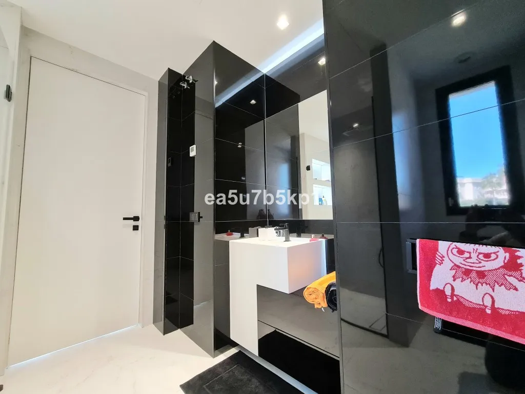 cb1268b4-2e98-4086-b1a1-46e53ca5fe64