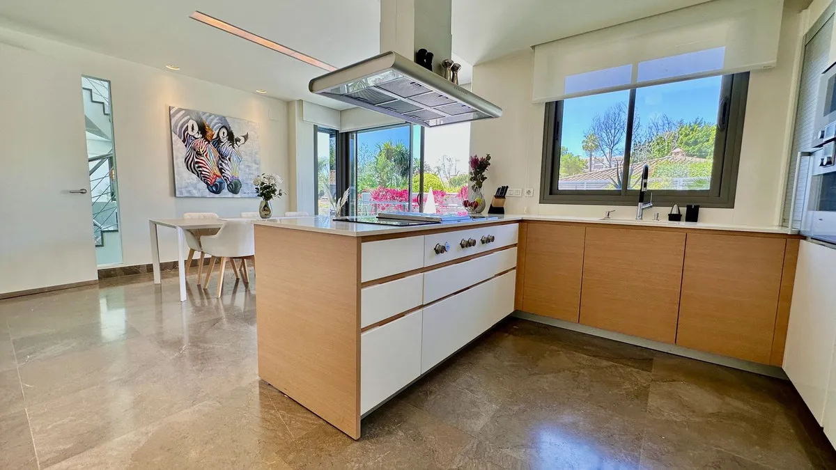 01d550bd-6a1c-45d7-b992-3235a0ed1b33