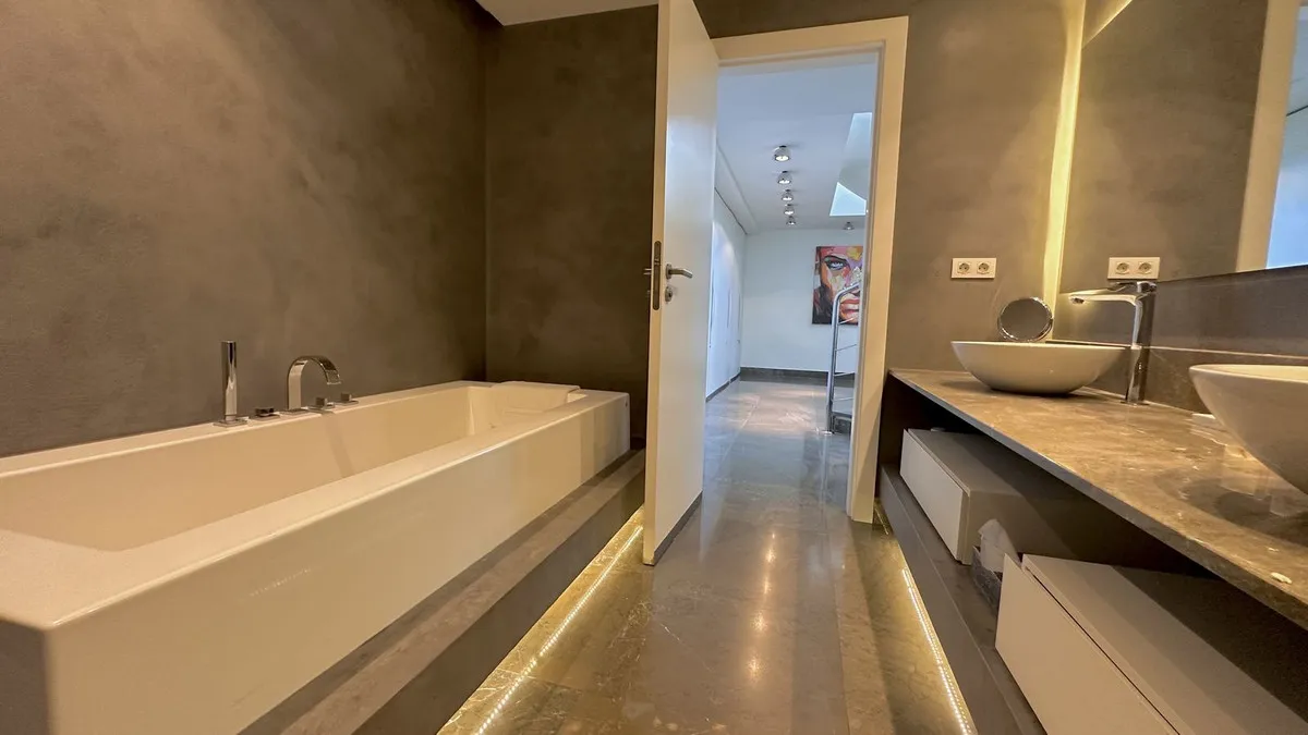 5f0eb438-ebca-4105-96a1-5d5bf10c98cd