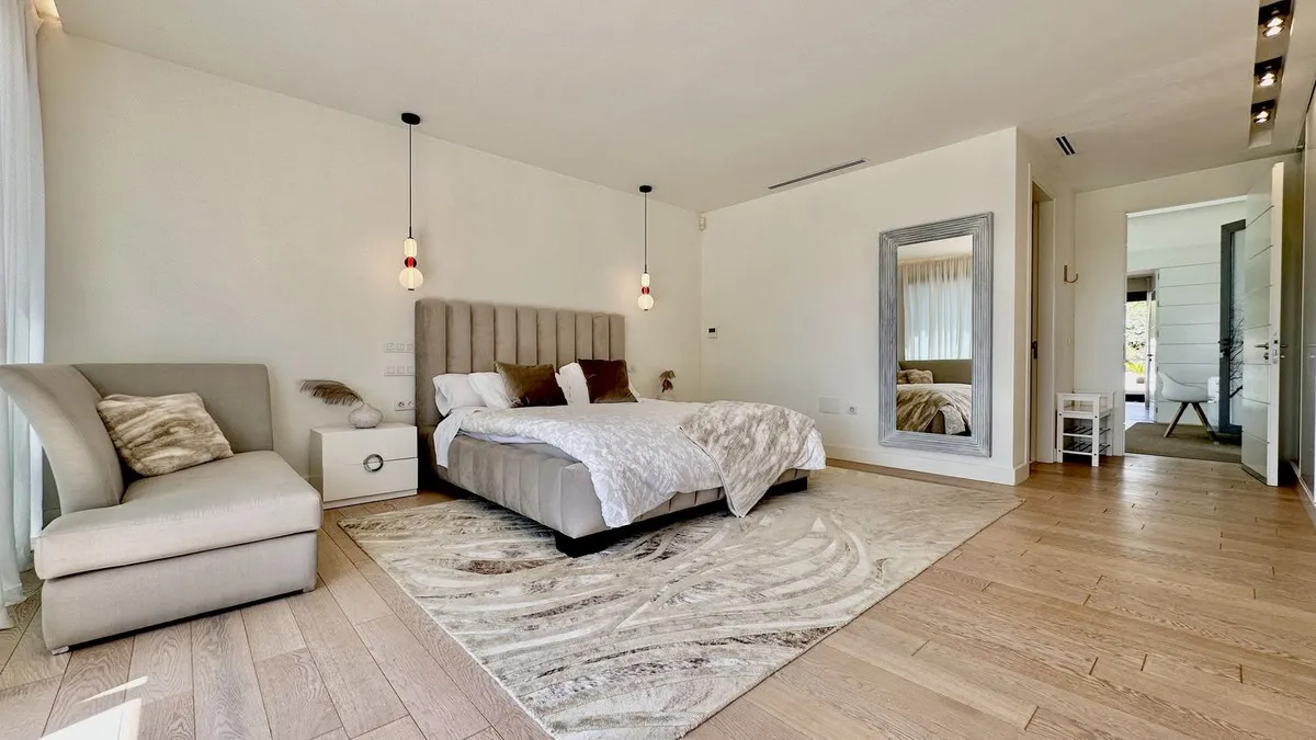 d0f8e063-955f-4938-aa04-454142b58141