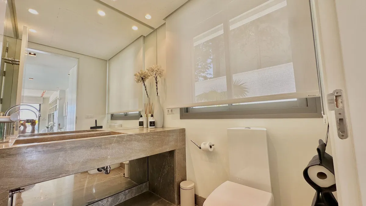 d8a9b89e-2966-45bc-9460-b5d142e7f425