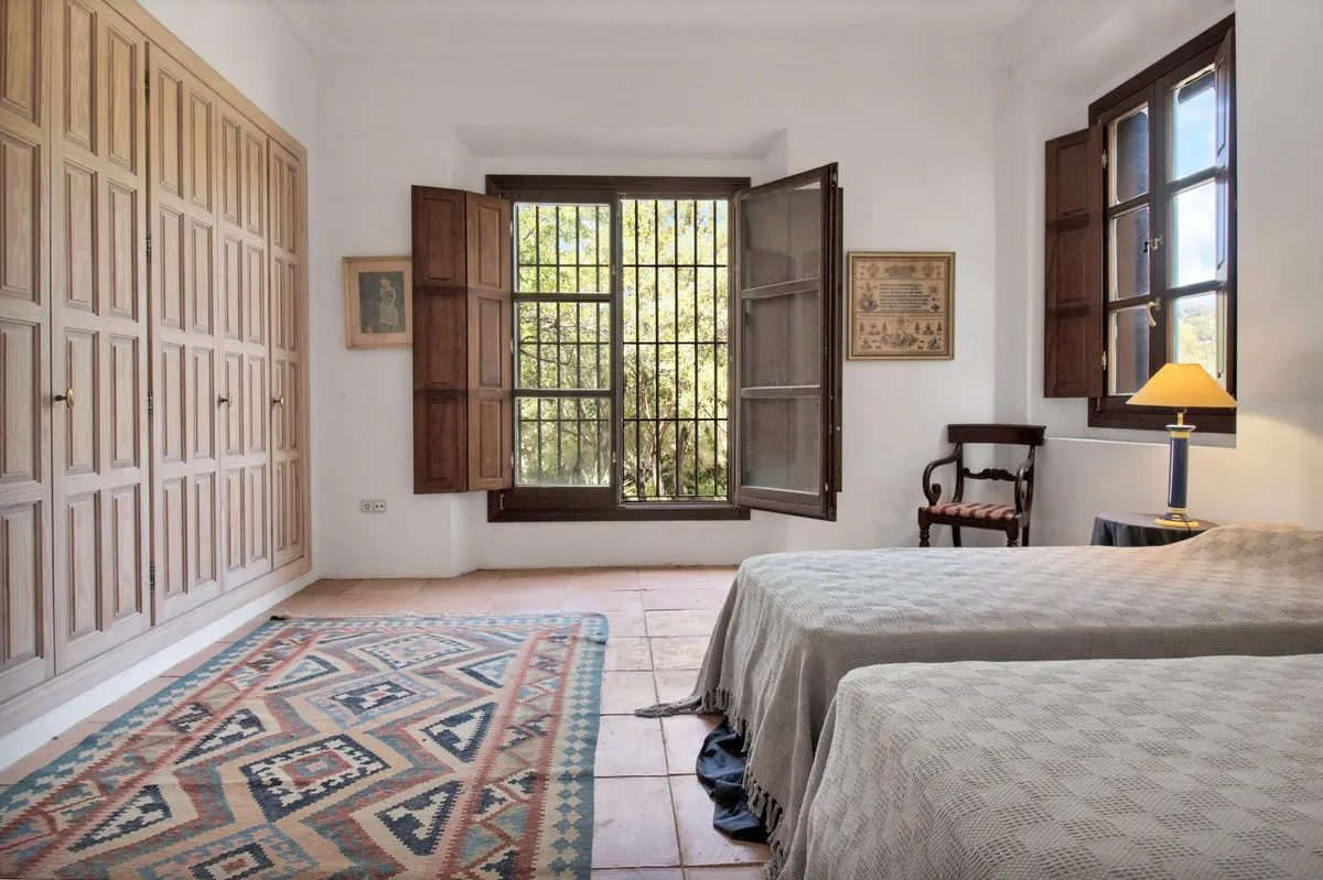 0f963cef-5bf7-4f76-ab8c-3b8d269a97d9