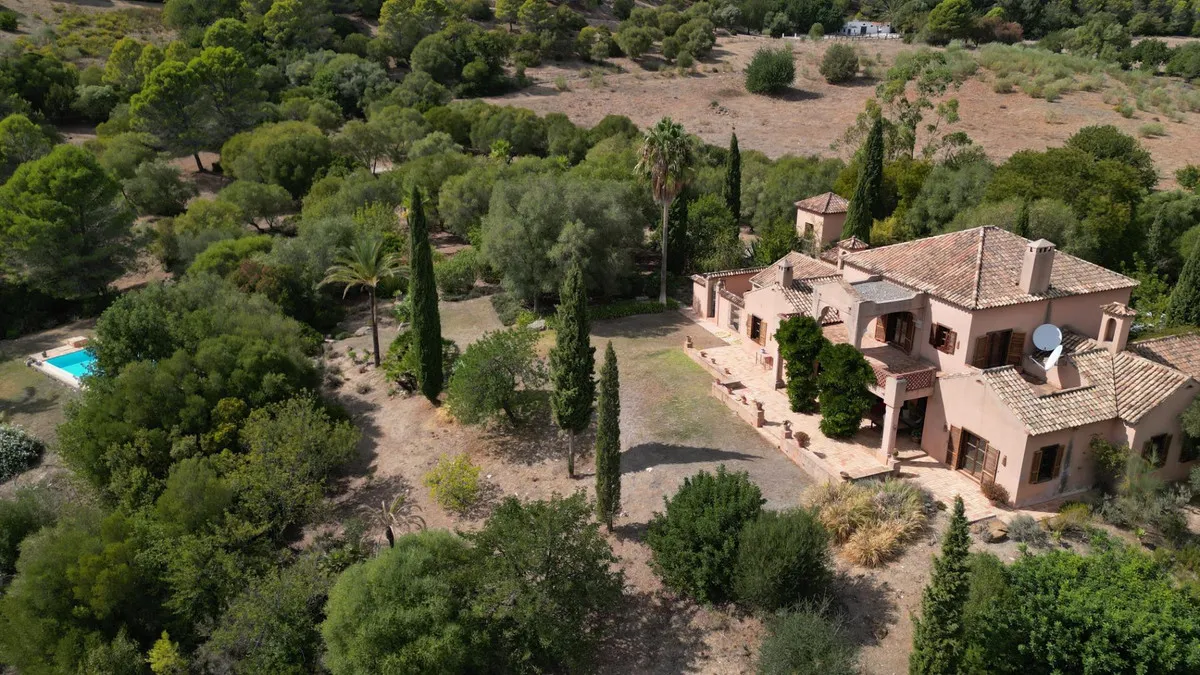 15b0eced-8d61-4a72-8c7f-9bb63346a66a