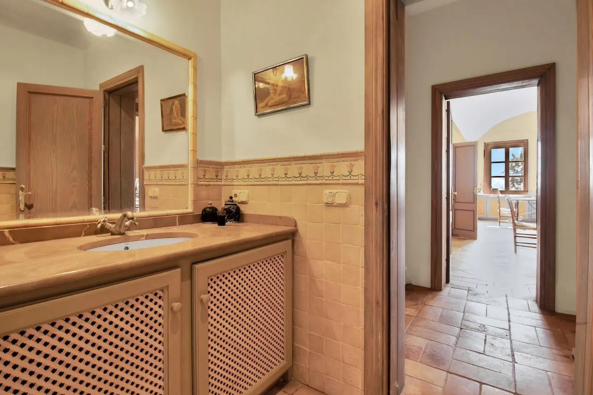 1a2493ed-636c-4aee-8ed8-2a570d8d0853