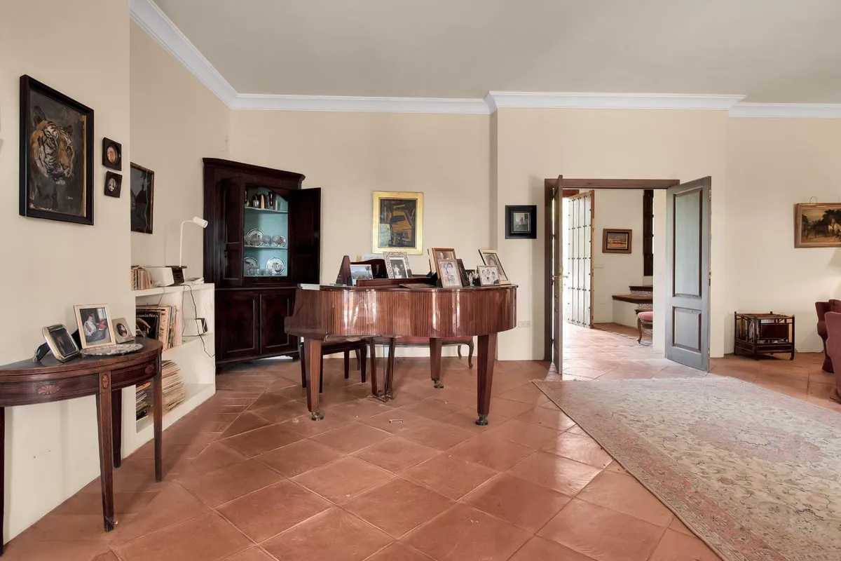 d9805347-14d0-4116-8dba-b1658067394b