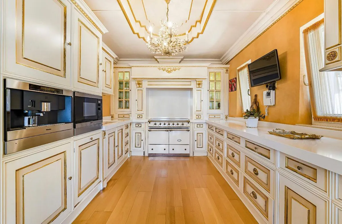 f0554dcc-7a78-4a00-926a-85a6e9849419