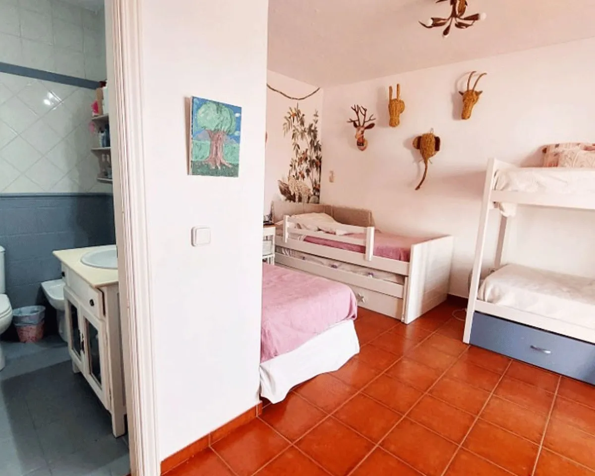 d95477e1-f305-4d2f-8cba-c8323ac5f3a0