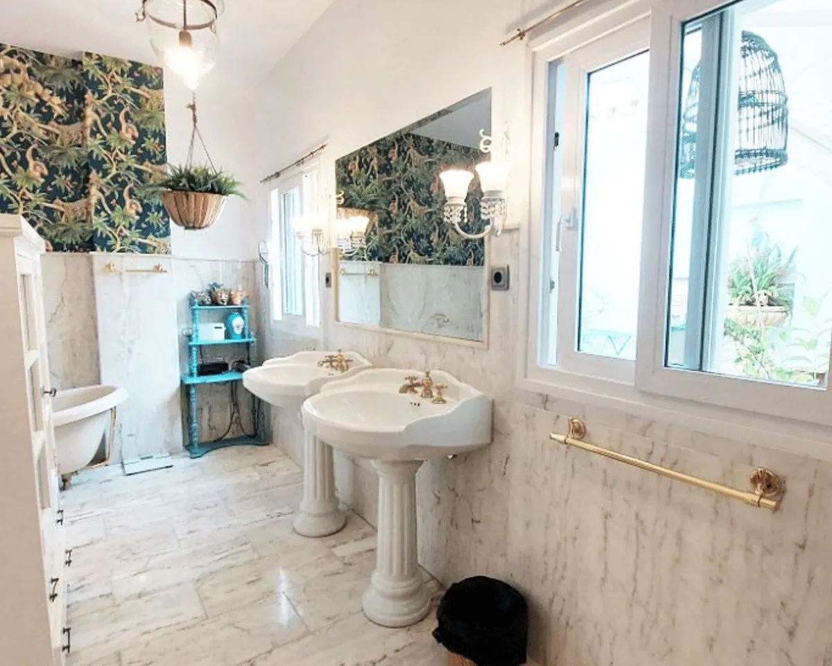 dfd59f6d-c3a3-4653-b0bd-12b125739546