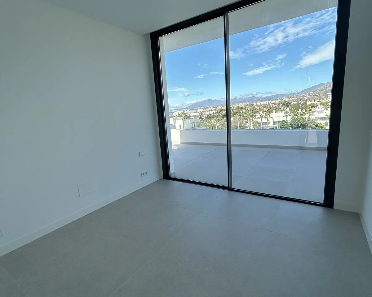 33e26694-cddd-4934-93ed-509df2598660