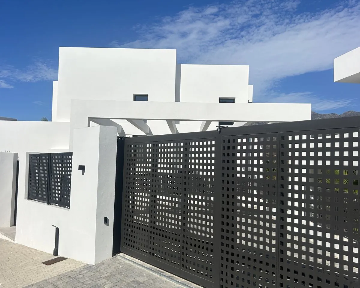 79b2d4bc-6db6-4531-9ca6-6986bff24449