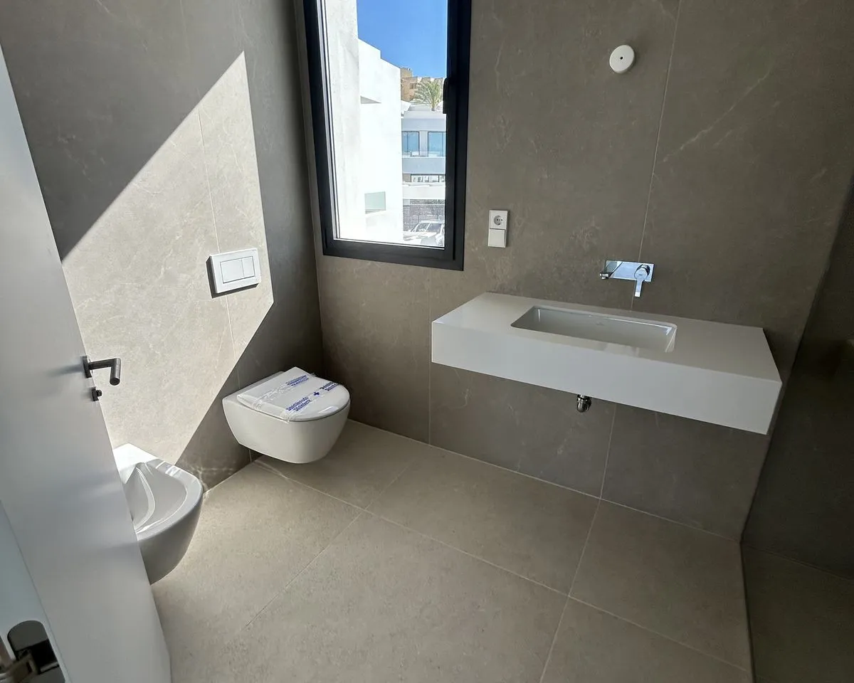 c06fcab8-d29e-4dd9-bf81-5e8f234d5e0d