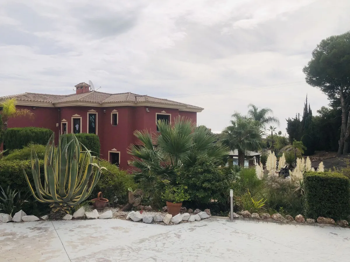 0b35c505-957b-418b-8d56-f0d41e55aa19