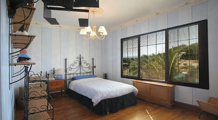 f4caa4ef-3e02-456c-8717-fbfd09f5cc06