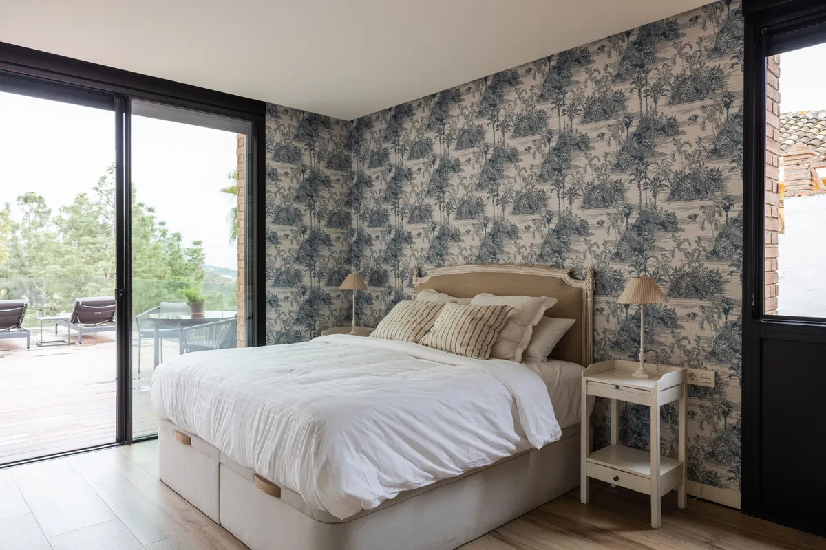 258ed326-b4c2-46f6-bb0c-d045e9d24dcb