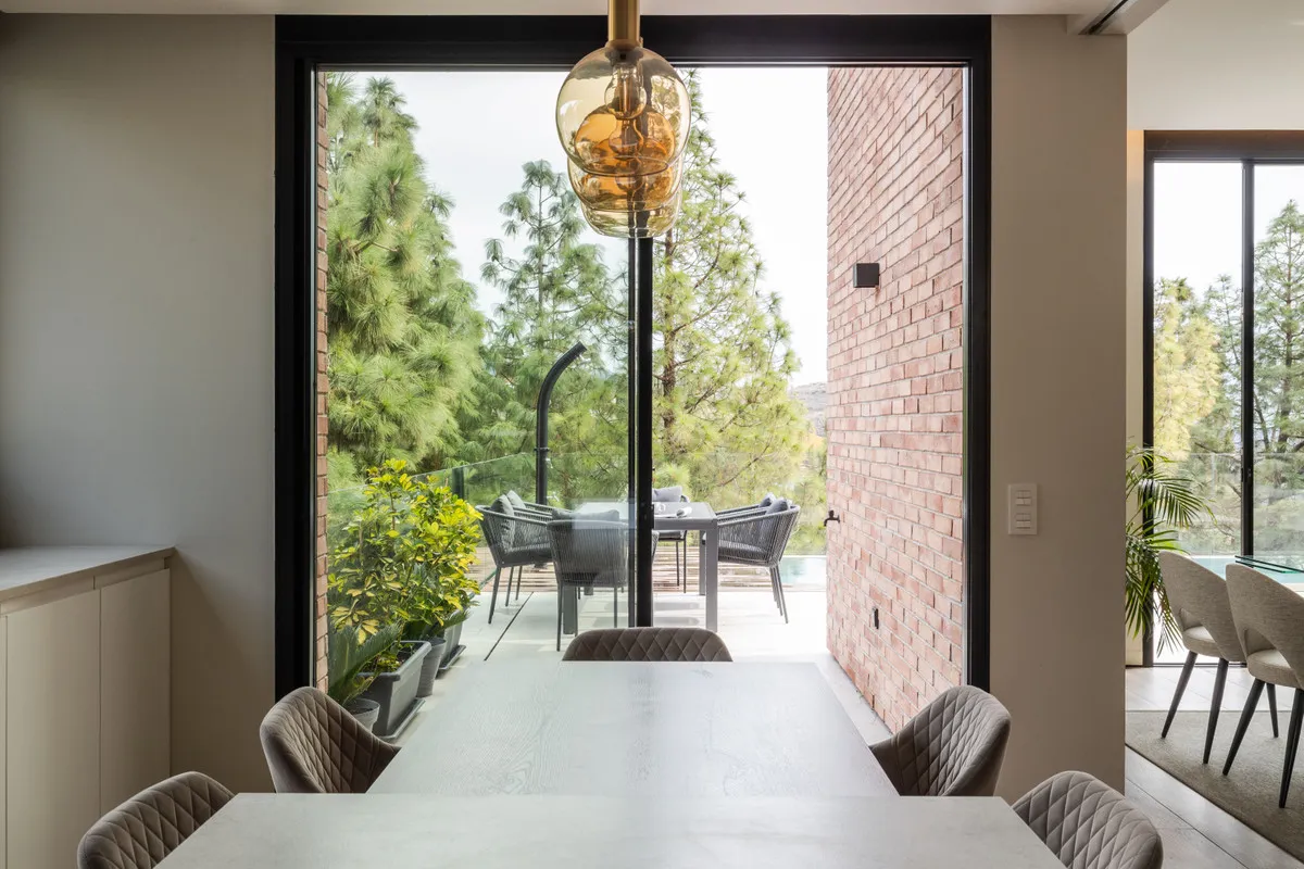 e76a49cd-6fef-4875-94f9-ddb53e9d0634