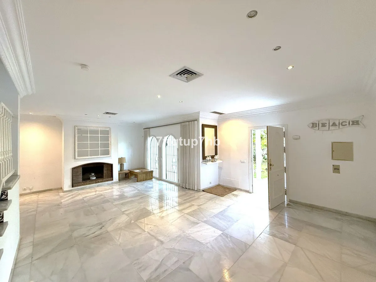 85c370aa-6dfe-4ebd-a8b6-83d4f373b2de