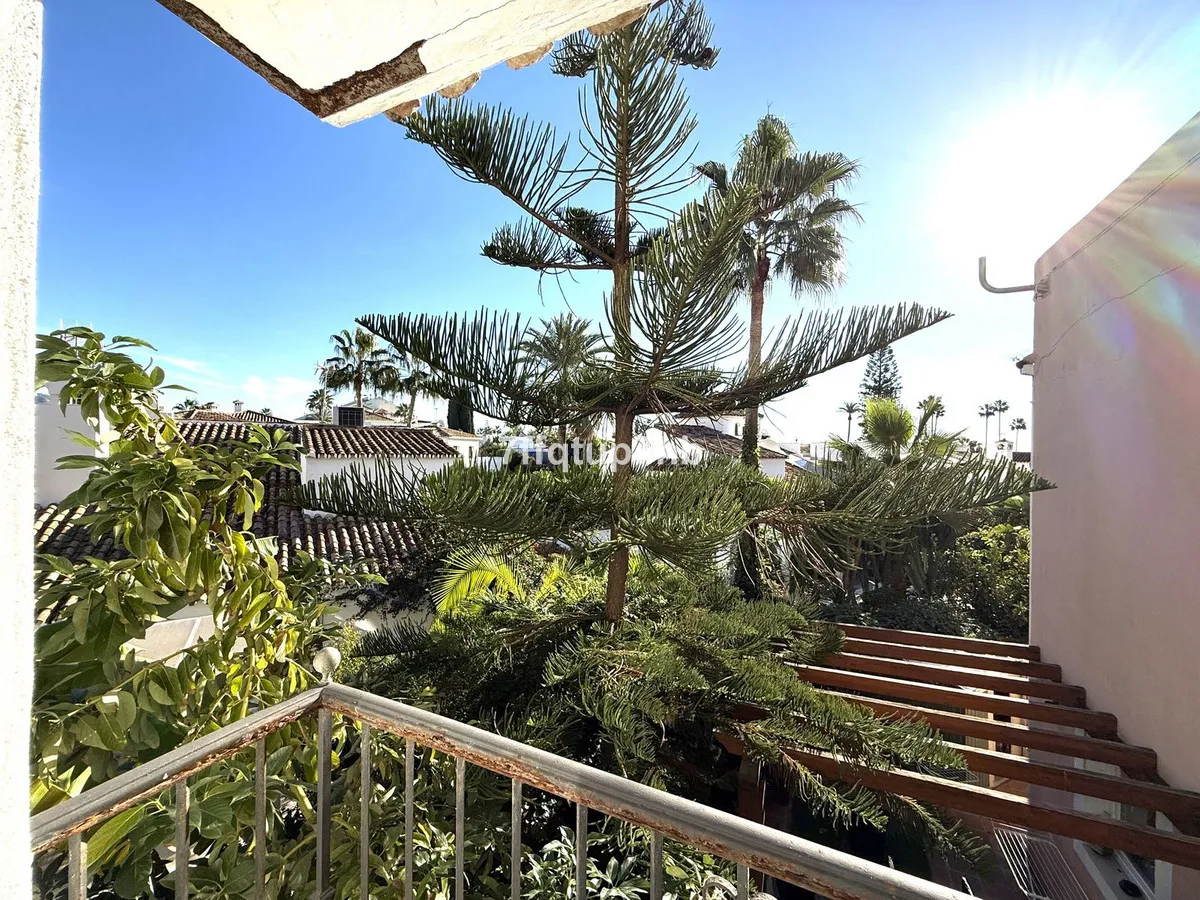 b980d2b8-48ee-48a4-a967-01ed31f3fe30