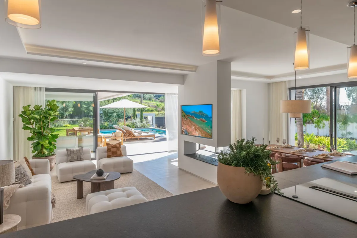 8078aa25-475c-46a0-80bd-fa8692720d98