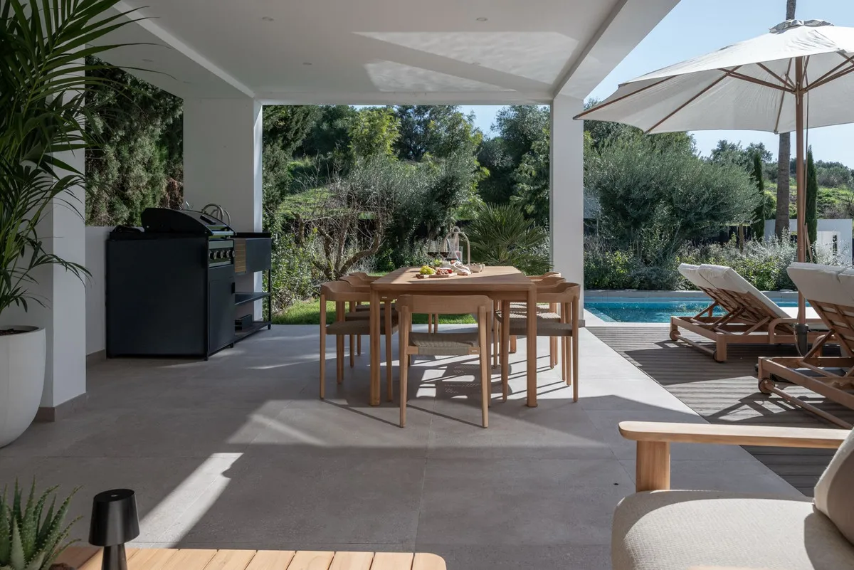 b6145c9c-99e4-40f9-a893-a57c4ef77e5b