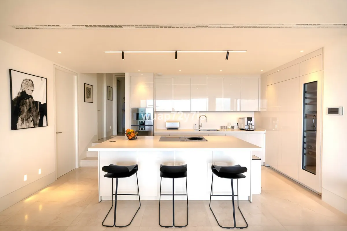 b619f8e8-5f8a-4e62-b4e4-fd1bc135fee9