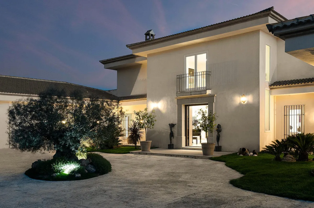 8f509317-d932-4f1a-bdab-8da4f80235a2