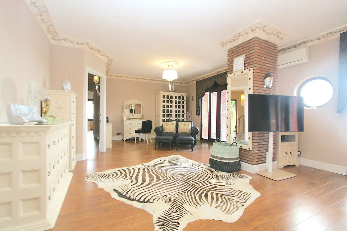 0a376e6c-7b03-42fa-8eef-5126de07ffef