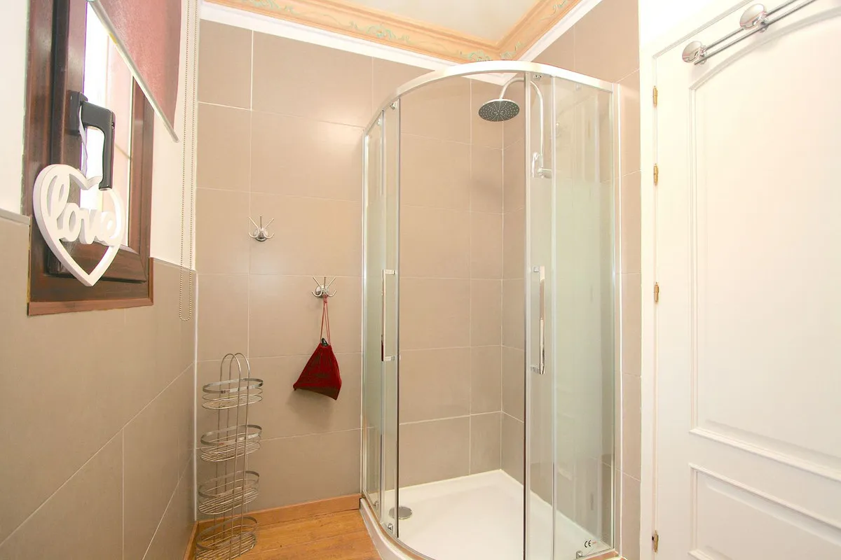 28a5b276-4157-4e54-8d32-dec6b3951e03