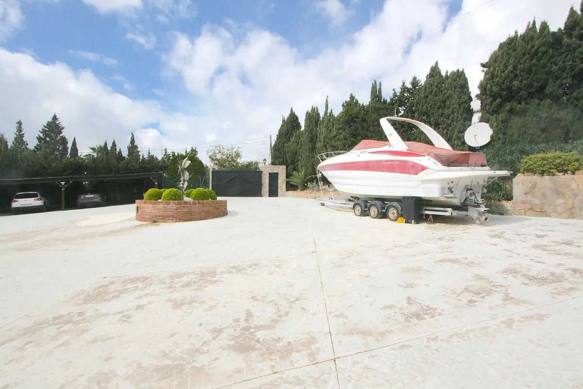 91c0983b-4271-4a5d-bb75-b5895fa12c18