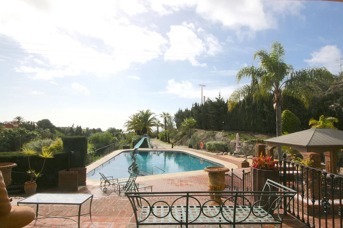 fb043268-fe43-4bee-ad82-c39b73f090f8